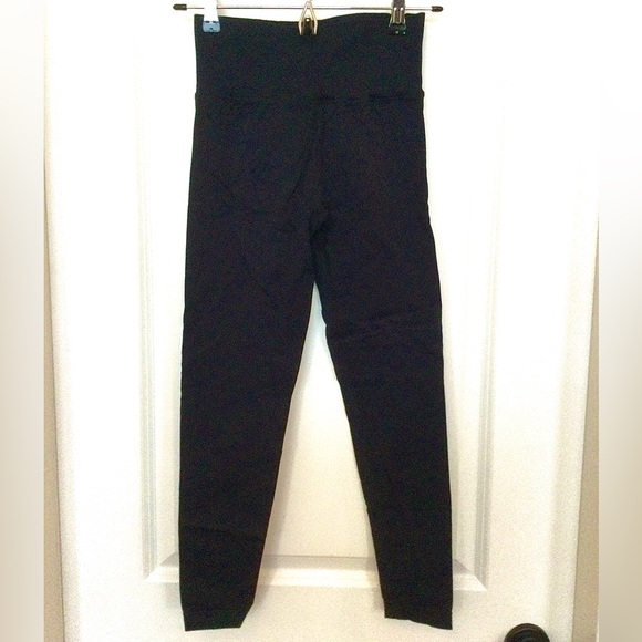 Black scrunch butt legging - Picture 2 of 4